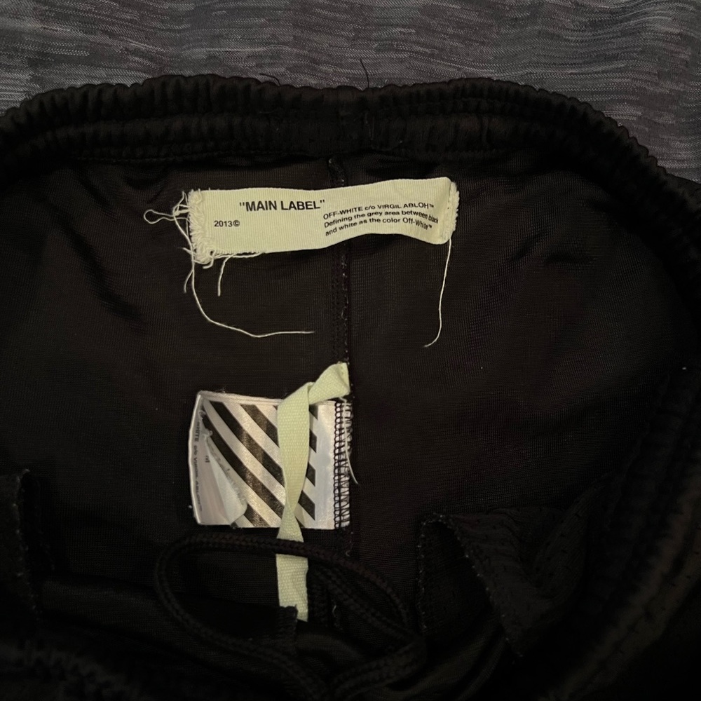 Off-white Shorts - Picture 3 of 3